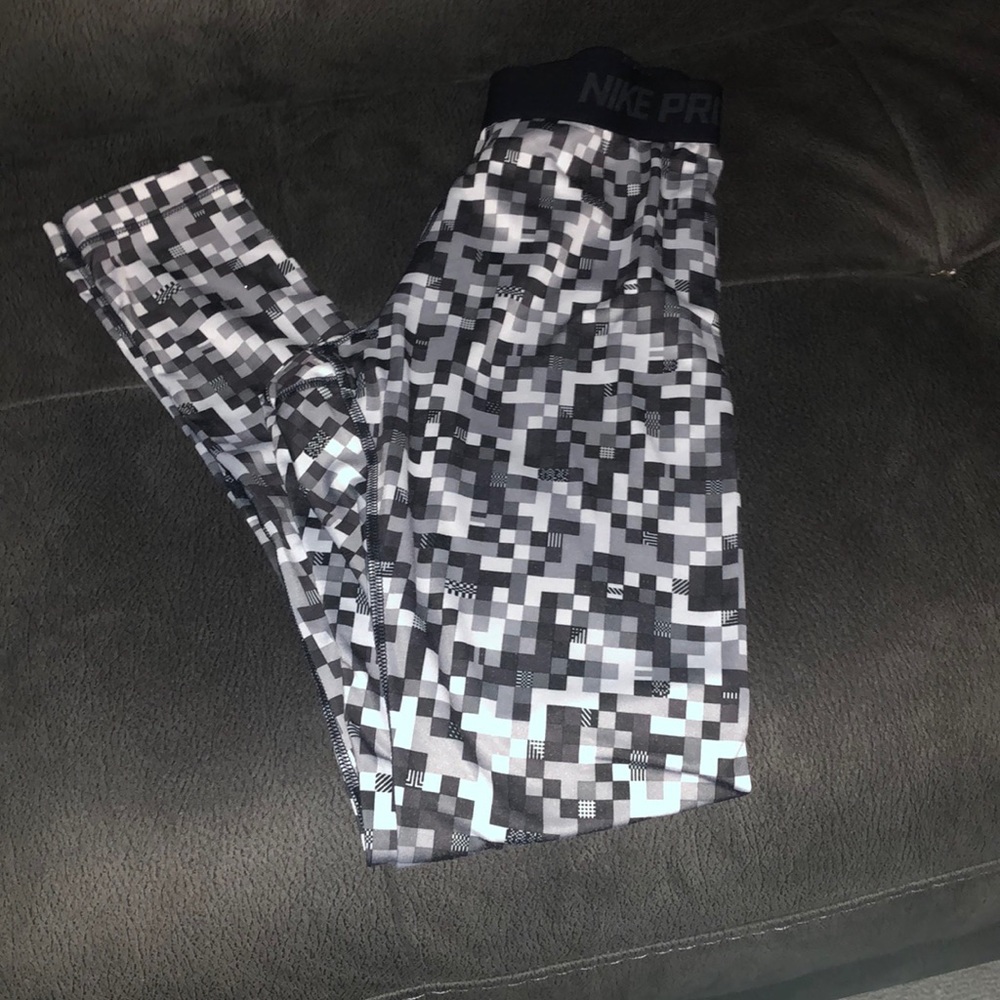 Nike Pro full length pants. Cool geometric pattern. Black, white and gray.